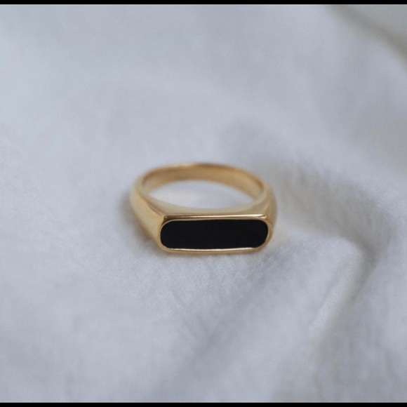 New 18k Gold Plated Black Shell Ring - Picture 4 of 7